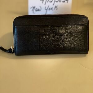Tory Burch pre loved zippy wallet